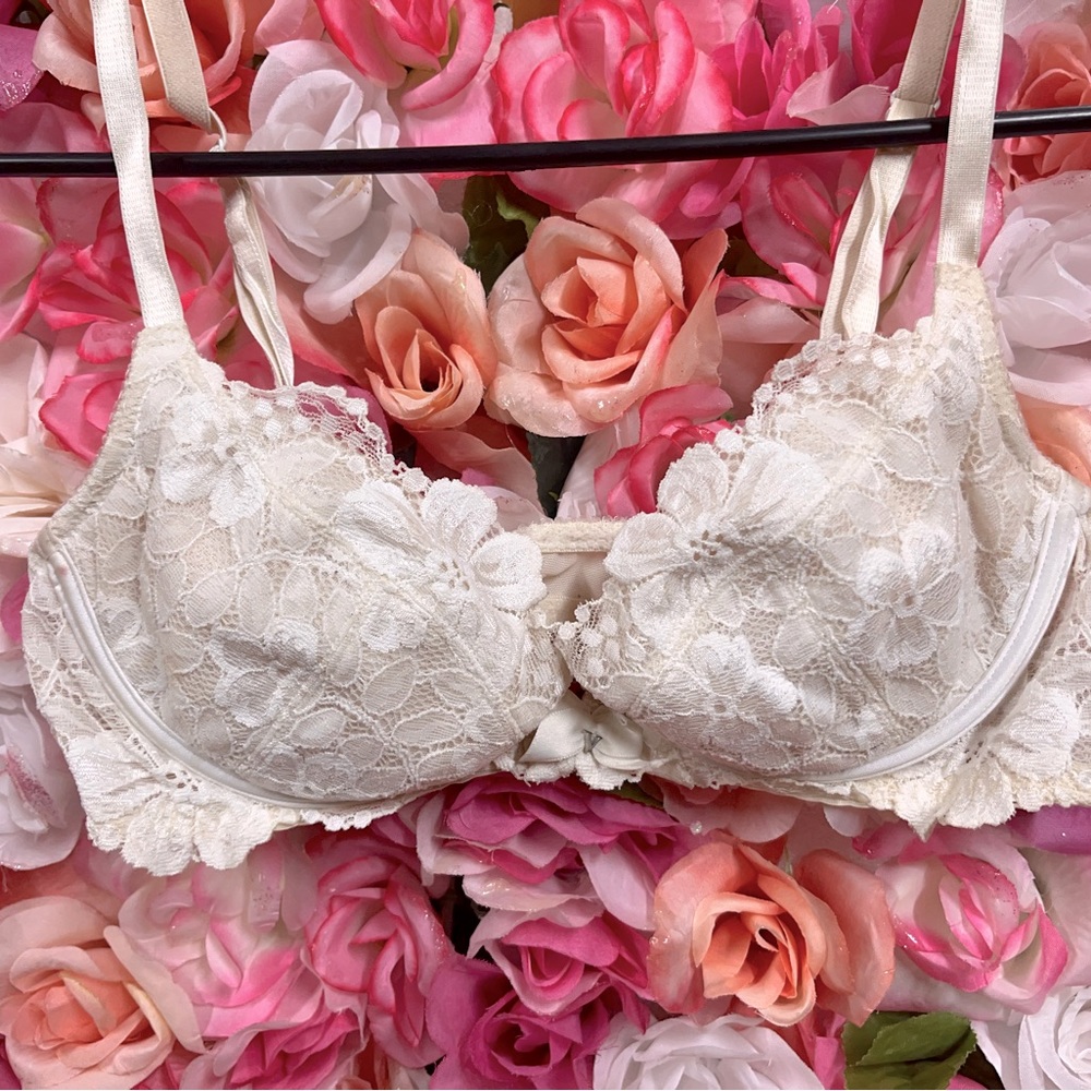 Victoria’s Secret Bra Lightly Lined Underwire 34A